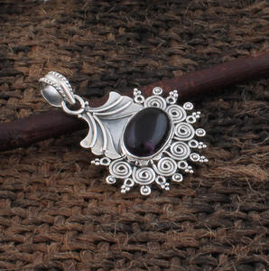 Collar de Plata de Ley 925 con Colgante de Ónix Negro Natural para Mujer, Joyería de Lujo Discreto, Fabricante Mayorista - Product Image 1