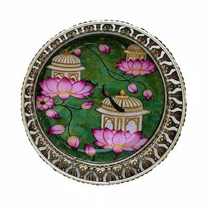 Ensemble de pots et plateaux en métal Pichwai faits à la main et écologiques pour mariage, Diwali, décoration intérieure indienne, cadeau - Product Image 1
