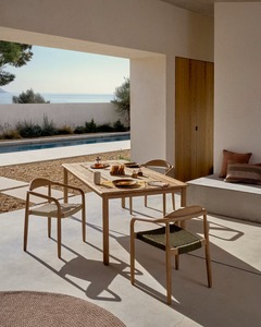 Table à manger moderne en teck massif – Plateau à lattes minimaliste, table en bois durable pour intérieur et extérieur, idéale pour les espaces contemporains - Product Image 3