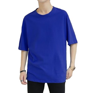 เสื้อยืดผู้ชายผ้าถักสีพื้น แขนกลาง ทรงหลวม สไตล์เกาหลี สำหรับฤดูร้อน รับปักโลโก้ตามแบบ OEM - Product Image 1
