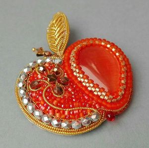 Broche élégante en broderie de paon perlée, accessoire de mode fait main - Product Image 4