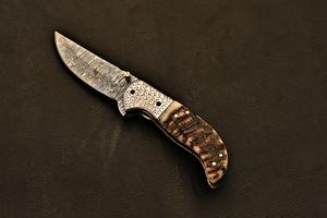 Couteau de chasse et de camping pliant en acier Damas fait main, manche en corne de cerf, clip de poche, multifonctionnel, artisanat haut de gamme, cadeau OEM/ODM - Product Image 3
