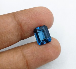 Saphir bleu topaze naturel facetté en gros |   Pierre taille coussin, pure et claire, 9,55 carats, pour la fabrication de bijoux Organicgems - Product Image 5