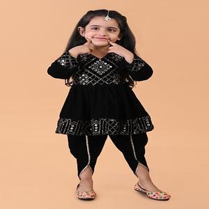 Conjunto de kurti de terciopelo de manga larga y dhoti - Negro - Product Image 5