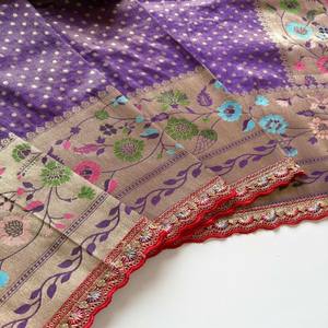 Sari de Seda Paithani VASTRA COTTAGE con Jacquard Zari, Borde Meenakari, Pallu Rico y Blusa Bordada, Teñido a Mano, Diseño Exclusivo - Product Image 3
