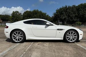 Aston Martin V8 Vantage Coupé 2013 - Product Image 3