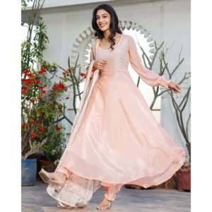 Ensemble de costume en mousseline de soie pêche perlée XS - Product Image 3