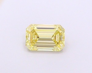 Diamant CVD de 1,06 ct, taille émeraude, jaune intense fantaisie, VS2, haute performance, pierre de laboratoire durable pour bijouterie professionnelle - Product Image 1