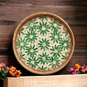 Bandeja Decorativa Artesanal de Ratán con Incrustaciones de Madreperla, Organizador de Mosaico de Conchas Tejido Premium para Decoración Elegante del Hogar y Hostelería - Product Image 3