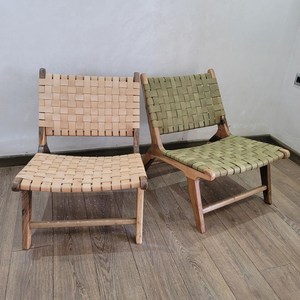 Chaise de salle à manger marocaine artisanale écologique en bois massif avec assise en cuir tressé, style bohème moderne pour appartement - Product Image 1