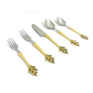 Ensemble de couverts métalliques élégants assurant une présentation soignée avec une finition lisse et une utilisation confortable - Product Image 5