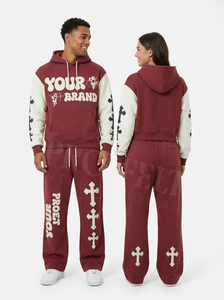 Ensemble de survêtement streetwear personnalisé deux pièces : sweat à capuche et pantalon de jogging avec imprimé croix audacieux et design graphique élégant - Product Image 3