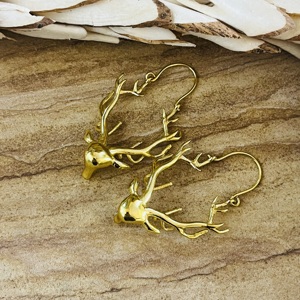 Pendientes de Diseño Único con Ciervo Gótico, Joyería Tribal de Latón para Mujer, Acabado de Latón Antiguo, Diseño de Asta de Ciervo, Venta al por Mayor/OEM/ODM - Product Image 3