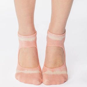 Calcetines de Pilates para mujer con logo personalizado, teñidos, antideslizantes, para yoga y barre, al por mayor, con parte superior abierta, ODM, fábrica de Vietnam - Product Image 2