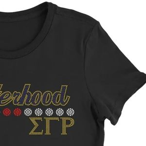 เสื้อยืดแขนสั้นคอกลมลายกรีก Black Gold Sigma Gamma Rho Sisterhood ประดับมุก 10 เม็ด ทับทิม 2 เม็ด แฟชั่นลำลองสำหรับพี่น้องสมาคม - Product Image 5