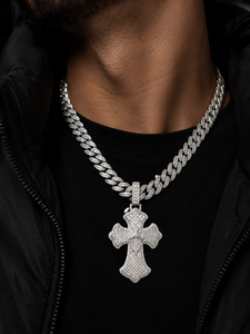 Pendentif Croix Personnalisé en Argent 925 et Moissanite, entièrement pavé de moissanites taille baguette, style Hip Hop Chrétien, Bijoux de Fiançailles - Product Image 6