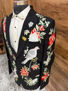 Blazer noir brodé de fleurs et d'oiseaux pour homme – Veste de costume de créateur pour mariage et soirée - Product Image 3