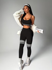 Conjunto Deportivo de 2 Piezas para Mujer, Sujetador Deportivo Sin Costuras con Bloques de Color y Leggings de Cintura Alta con Efecto Push-Up, Ropa Deportiva con Paneles Geométricos - Product Image 1