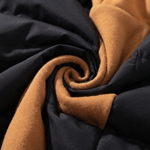 Blouson matelassé noir pour homme avec capuche, veste d'hiver matelassée, blouson bomber rembourré à boutons-pression avec poignets et ourlet côtelés contrastés - Product Image 6