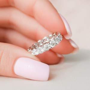 Anillo de Compromiso y Matrimonio de Oro Blanco de 14 Quilates con Diamantes Naturales, Color I-J, Claridad VS SI, 0.10 Quilates, Certificado IGI - Product Image 3