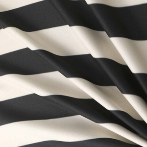 ชุดลำลองผู้ชายสำหรับฤดูใบไม้ร่วง ดีไซน์ใหม่ เสื้อยืดและกางเกงขาสั้นถัก แห้งเร็ว ผลิตจากโพลีเอสเตอร์/คอตตอน ขายส่ง ชุดออกกำลังกาย - Product Image 5