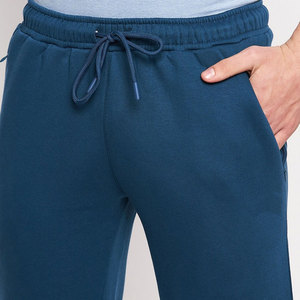 Survêtement classique pour homme avec un design simple, ensemble de survêtement décontracté pour homme avec tissu doux - Product Image 3