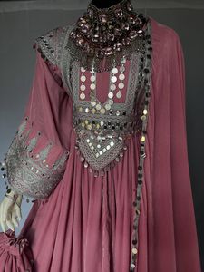 Nuevo Vestido de Novia Afgano Kuchi Moderno en Tono Negro, Corte en A, Largo hasta la Rodilla, Hecho a Mano con Apliques de Bordado Tribal Multicolor - Product Image 6