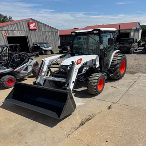 Tracteur Bobcat 4x4 robuste pour travaux agricoles, moteur diesel avec chargeur frontal et système hydraulique pour l'agriculture - Product Image 2