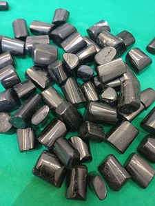 Pierre de tourmaline noire polie, cristal de mise à la terre pour la protection contre les énergies négatives et le blindage EMF - Product Image 3