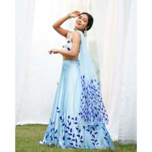 Ensemble Lehenga en satin peint à la main Amaira, col sans bretelles, tenue ethnique de mariage et de fête pour femmes, de la région du Rajasthan, toutes saisons - Product Image 1