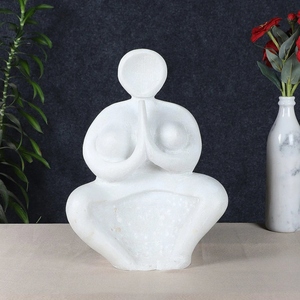 Escultura Abstracta de Diosa del Yoga Femenina, Acabado en Mármol Blanco, Estatua en Pose Namaste, Figura Minimalista de Dama del Yoga - Product Image 3