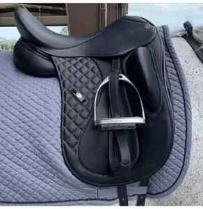 Silla de montar inglesa premium para doma con estructura de madera |   Cuero Genuino, Diseño Cómodo y Duradero para Saltar, Acabado de Calidad de Exportación - Product Image 2