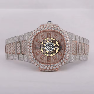 Reloj de Cuarzo con Diamantes Moissanite para Hombre, Caja de Oro Rosa de Dos Tonos, Bisel con Moissanite VVS, Marcadores Baguette, Ligero y Personalizado - Product Image 1