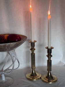 Juego de Candelabros de Latón Pulido Vintage, con Diseño Acanalado, Decorativos, para Velas Cónicas, Clásicos para Mesa - Product Image 6
