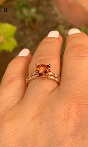 Anillo de Citrino de Corte Cojín de Lujo en Oro Rosa de 14K con Tallo Dividido y Gema Naranja, Conjunto de Anillos de Compromiso - Product Image 4