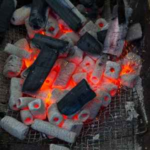 Carbón de briquetas cuadradas tipo B para shisha, precio competitivo, empaque de 10 kg, caja de carbón AVC - Product Image 3