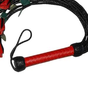 Flogger de Cuero Vacuno Hecho a Mano con Diseño Clásico y Agarre Firme - Product Image 2