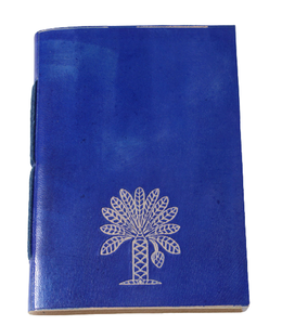 Carnet en cuir bleu roi avec bananier symbolique gravé et fait semblant d'être sculpté, relié en cuir de chèvre souple - Product Image 1