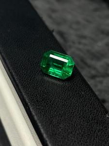 พลอยสีเขียวมรกตทรงคุชชั่นธรรมชาติสำหรับทำเครื่องประดับ - Product Image 3