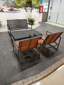 Conjunto de Mesa y Sillas de Patio Modernas para Exteriores con Tableros de Madera y Estructura de Acero para Jardín, Parque o Villa - Product Image 6