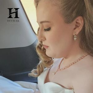 Collier tennis en or rose avec diamants de laboratoire taille marquise et pendentif perle, collier de mariage en chevron en V, bijoux - Product Image 2