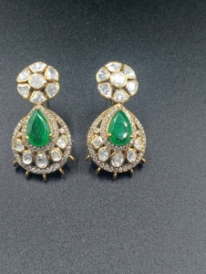 ต่างหูแบบติดหูชุบทอง 22k ดีไซน์ดอกไม้จาก Amaira Jewels สำหรับเครื่องประดับงานแต่งงานของผู้หญิง - Product Image 4