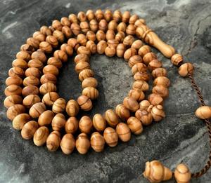 Perles de prière Tasbeeh en bois naturel poli, faites à la main, écologiques, pour la prière quotidienne islamique (Zikr/Dhikr), lisses et confortables - Product Image 5