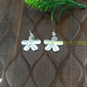 Pendientes de Plata de Ley 925 con Diseño Floral de Pétalos Texturizados, Hechos a Mano, Minimalistas, Joyería para Mujer, Regalo de Navidad - Product Image 3