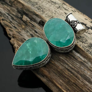 Colgante hecho a mano con relleno de plata y piedra preciosa de esmeralda ovalada - Product Image 2