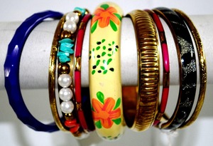 Ensemble de bracelets bohèmes faits à la main avec perles, bracelet en résine peinte de style floral, bracelet empilable avec perles de nacre, bijoux ethniques unisexes tendance - Product Image 4