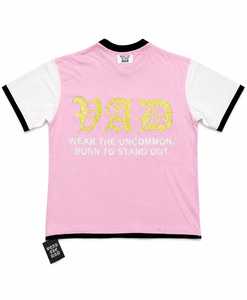 เสื้อยืดแขนสั้นคอโอพิมพ์ลายสไตล์สตรีทสำหรับผู้ชาย  ตกแต่งขอบตัดกันด้วยผ้าถัก  โลโก้ Club Pink ด้านหน้า  ทรงปกติ  ไม่หดตัว - Product Image 2
