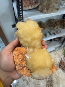 Heulandite orange de qualité collectionneur avec Stilbite jaune |   Pièce de présentation en cristal naturel - Product Image 3