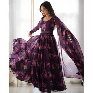 CONJUNTO DE TRAJE ANARKALI DE ORGANZA SUAVE PURO DE COLOR WAINE CON TOTALMENTE COSTURADO DKB 26 - Product Image 6
