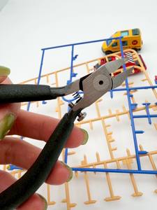 Alicate de Acero de Grado Industrial Fujiya, Modelo OEM Métrico F-107SX, Ultrafino, de un Solo Filo, con Mango de Agarre Suave para Cortar Modelos de Plástico - Product Image 6